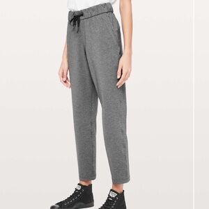 Lululemon On The Fly Pant Heathered Black size 10